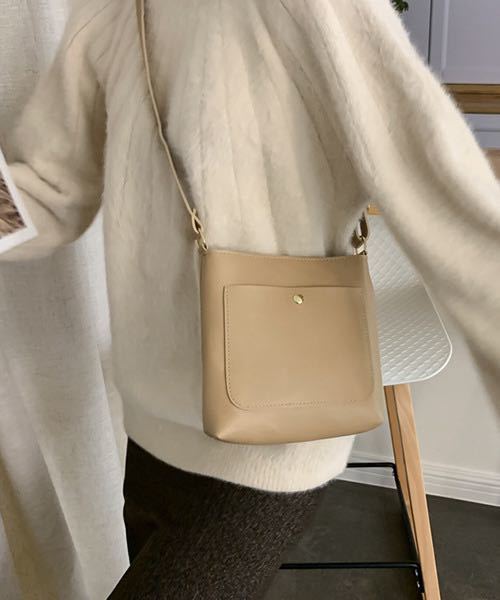 c.u.l PUレザー ワンショルダー縦型バッグ ベージュ拍卖