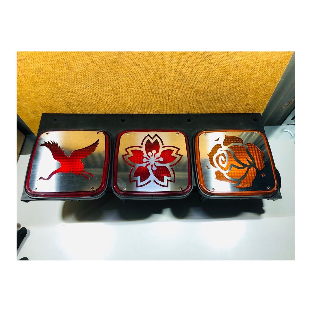 SKK-001 KOITO テールランプ カバー鏡面 桜 2枚セット デコトラ トラック カスタム ステンレス アート プロフィア クオン スーパーグレート拍卖