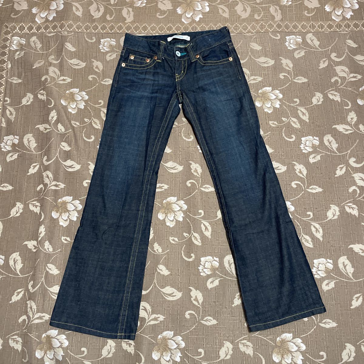 ■UNIQLOユニクロ デニム フレアパンツ23拍卖