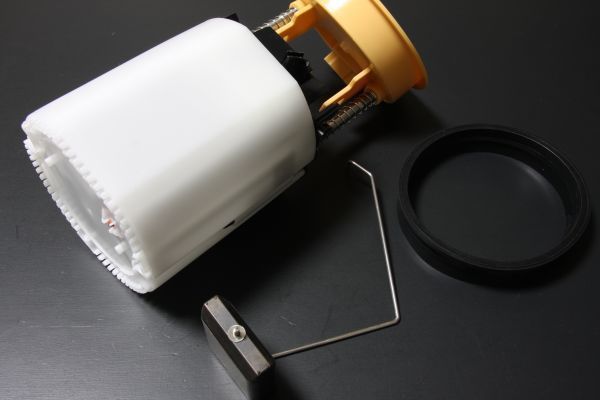 ベンツ W211 E240 E250 E280 E300 E320 E350 E500 E550 燃料ポンプ フューエルポンプ+シーリング付 2114702994 2114704194 114701494拍卖