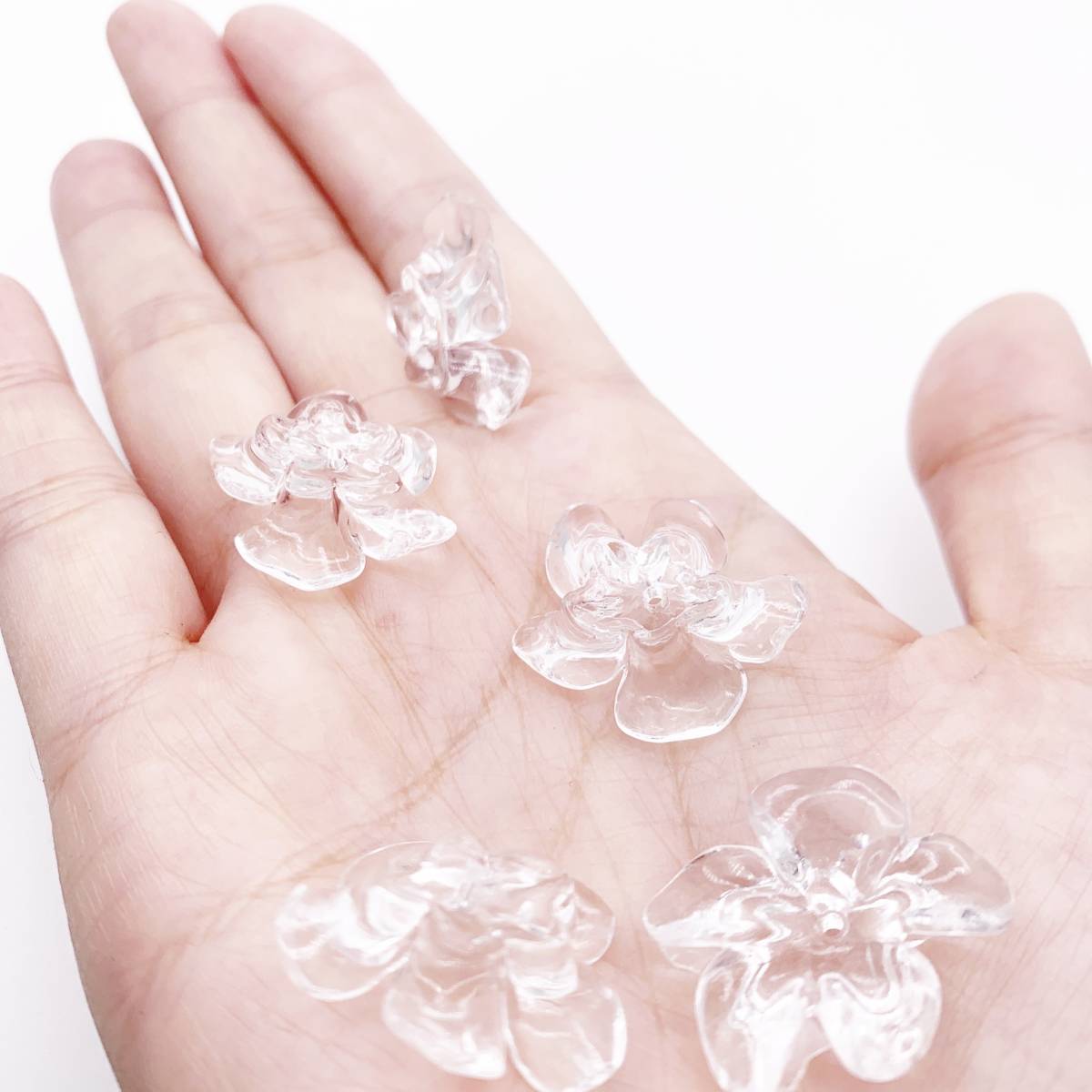 クリスタルのような ハイビスカス 透明 クリア ビーズ 5個拍卖