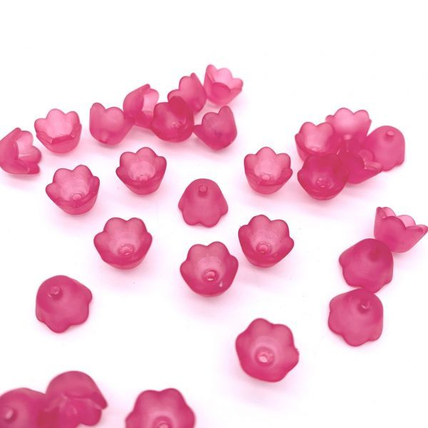 ハンドメイド クラフト パーツ 涼しげなお花のアクリルビーズ 30個 ラズベリー拍卖