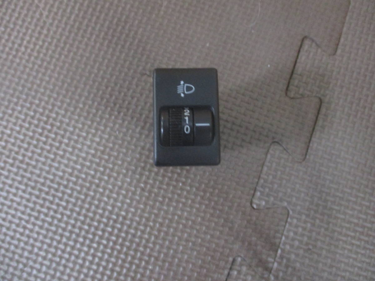 エブリーDA64Wヘッドライト レベライザー純正ヘッドランプ角度 光軸 調整 スイッチ エブリイ エブリィ エブリー ワゴン エブリイ部品取り車拍卖