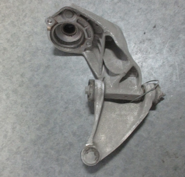 アルファロメオ147純正937ABアルファ左フロント ストラット アッパーアーム 左サスペンション サス ブラケット 即決即日発送可能!!拍卖