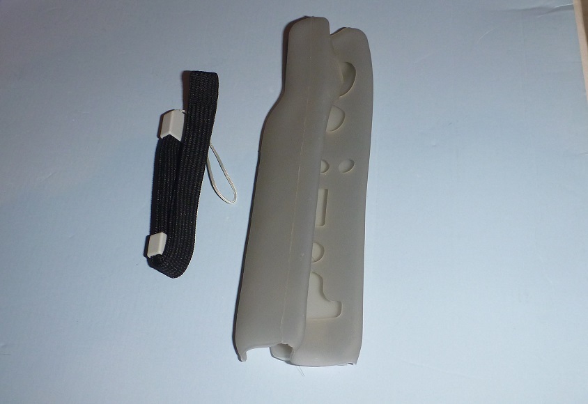 ゲーム機 周辺機器 ソフトジャケット for Wii リモコン用(グラファイト) ストラップ付拍卖