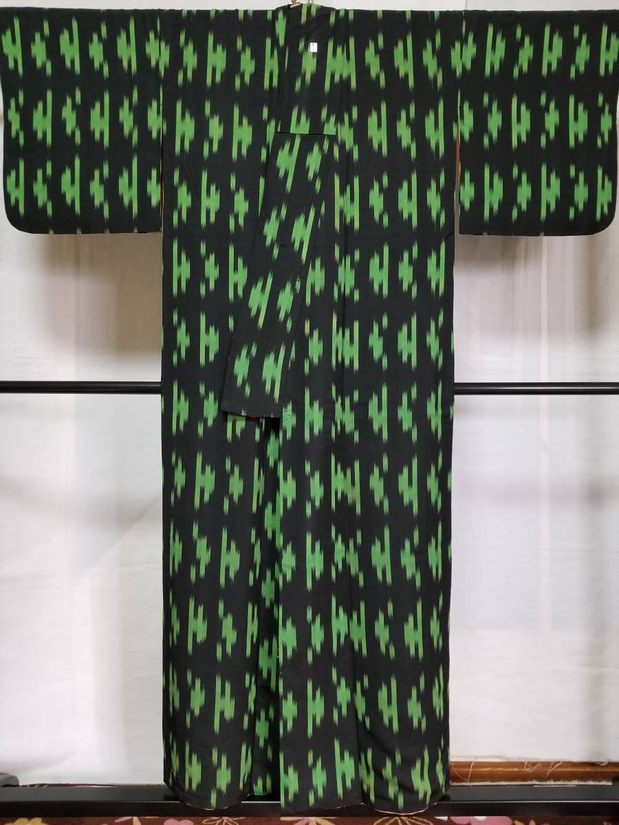 【桐徳】即決品☆御召着物*黒地*絣文様{正絹*西陣織*袷仕立*御召着物}*身丈153-裄63.5*黒地に緑色糸の絣文様*№5386拍卖