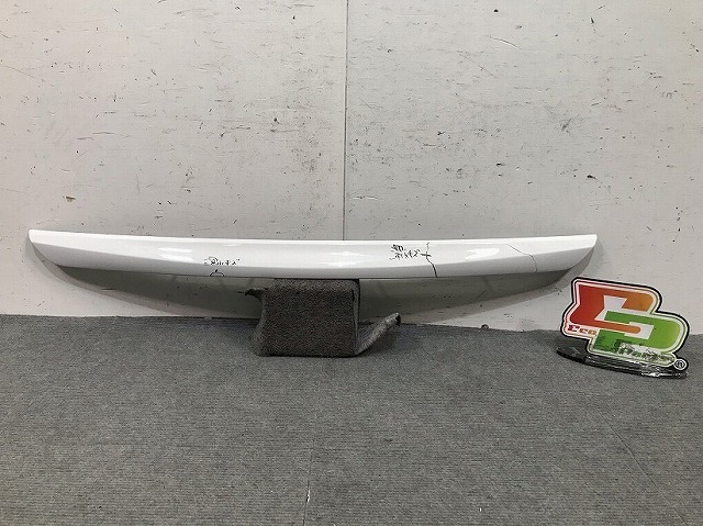 ヤリス KSP210/MXPA10/MXPH10 純正 リアフィニッシャー ガーニッシュ 76801-0D552 スーパーホワイトII カラーNo.040 トヨタ(113860)拍卖