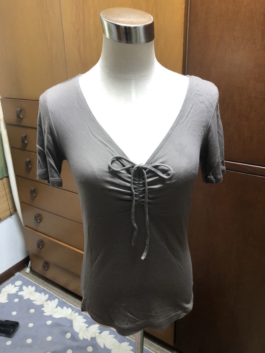 良品.*DKNY レディース グレージュ夏物半袖かっとカットソー Vネック P拍卖