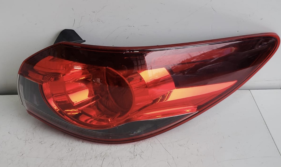マツダ アテンザ GJ2FW テールランプ 右 2013年拍卖