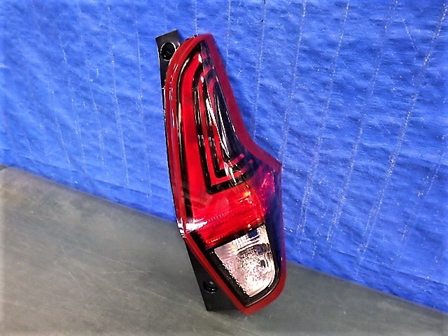 A115 デイズ B43W B46W 右テール D231 26550-7MA0A 美品拍卖