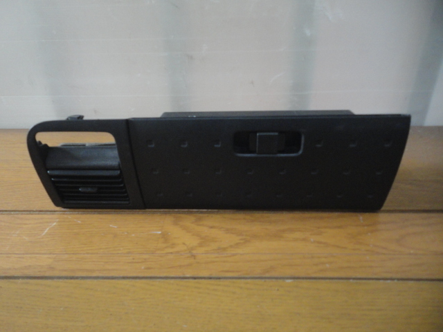 日産 キューブ BZ11 純正グローブボックス 助手席 上段 物入れ BOX エアコンルーバー 吹き出し口 インパネ ダッシュ パネル 【cube 前期拍卖