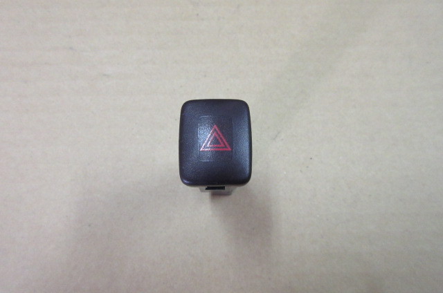 ★2008年 ボルボ V70 2.5T LE BB5254W ハザードスイッチ 送料込み★拍卖