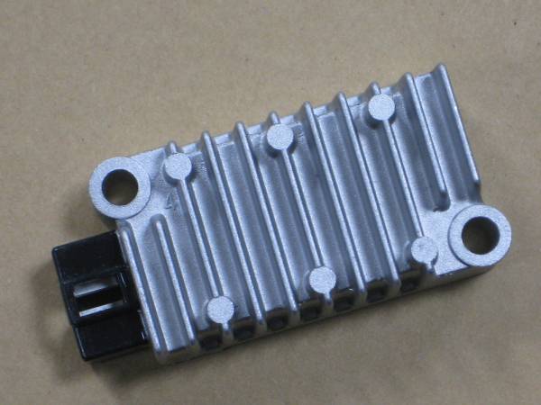 ■ TW ST XT DT230 TT250R TTR250R XG250 XT250 ■ 純正 新品 レギュレーター SH629A 3TJ-81960-02 3TJ-81960-00 3TJ8196002 3TJ8196000拍卖