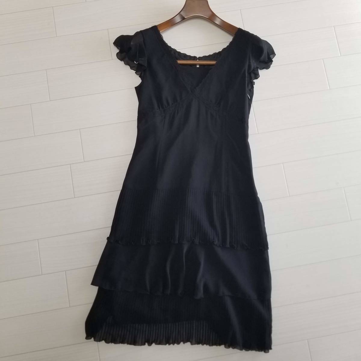 OZOC オゾック ワンピース ティアードスカート プリーツ Vネック 刺しゅう 半袖 フリル ブラック サイズ36 ひざ/ミディ丈 フェミニン F21拍卖
