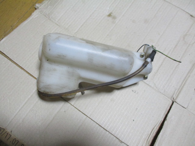 マツダRX-7(FC3S後期用)リヤウオッシャタンク拍卖