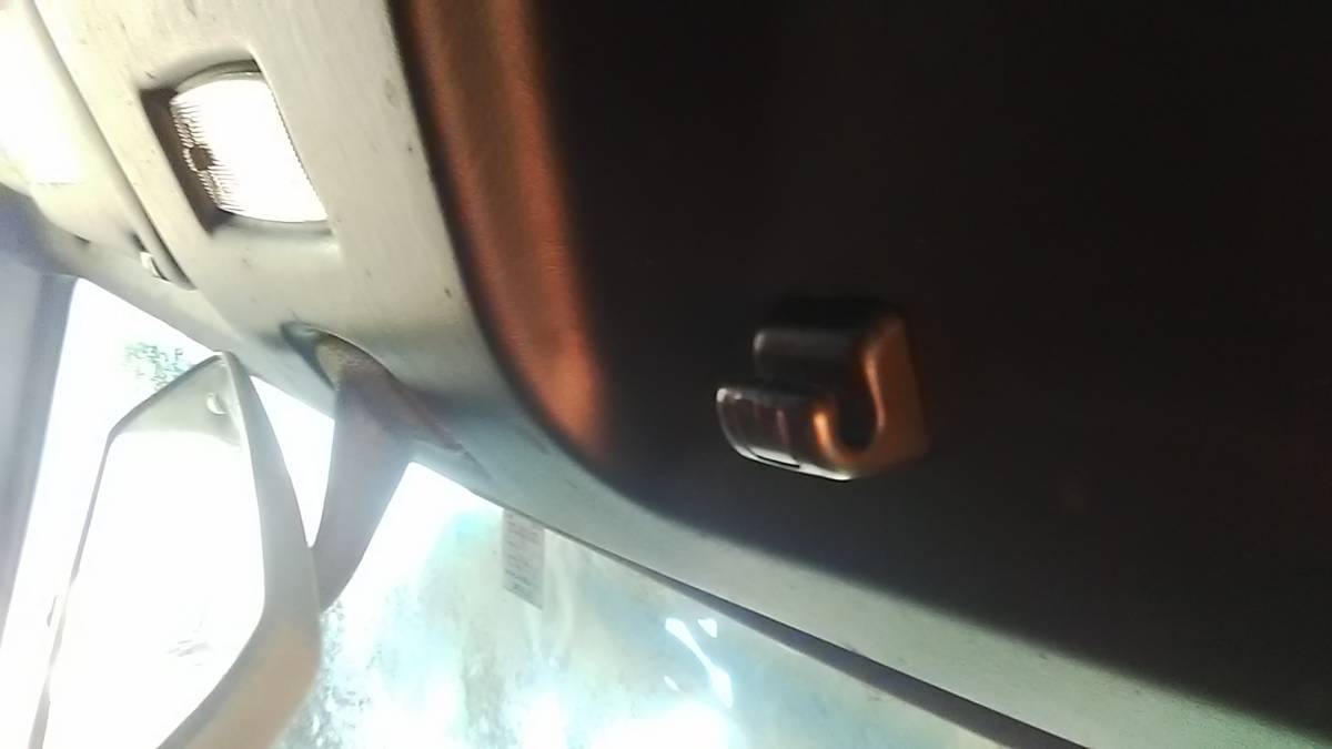 ■ベンツ W123 サンバイザー サポートクリップ 中古 黒 1268100012 部品取あり アシストグリップ 吊り革 ルームランプ W126 W124 W463■拍卖