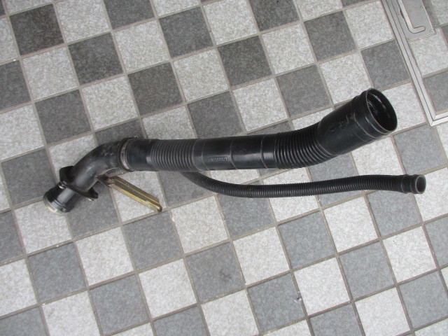 ■フェラーリ F355 フューエルフィラー ネック フューエルパイプ 中古 153965 141066 部品取あり ガソリン コネクティングパイプ 給油口 ■拍卖