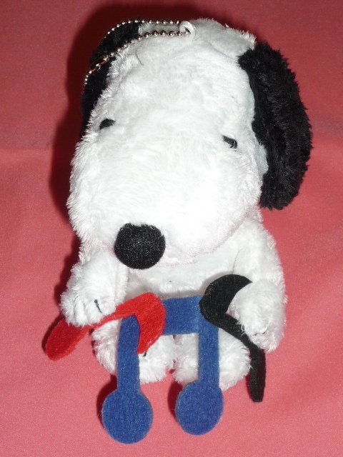 激レア!カワイイ♪ 2016年 SNOOPY 音符持った スヌーピー ぬいぐるみキーチェーンホルダー☆拍卖