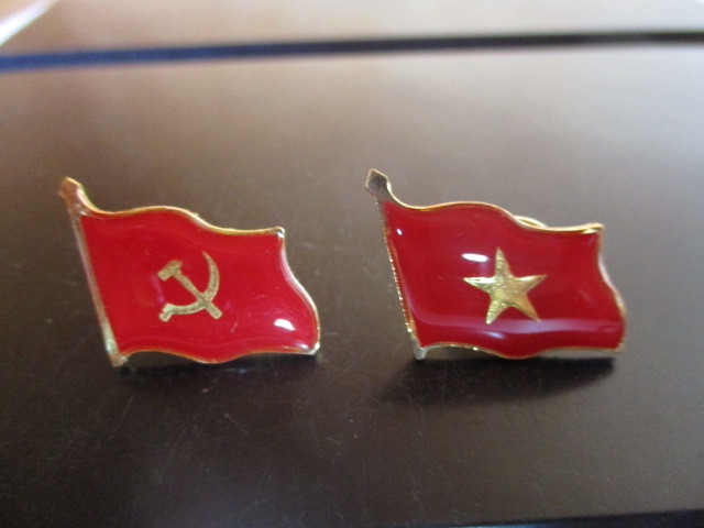 美品・未使用 北朝鮮のバッチ2個拍卖