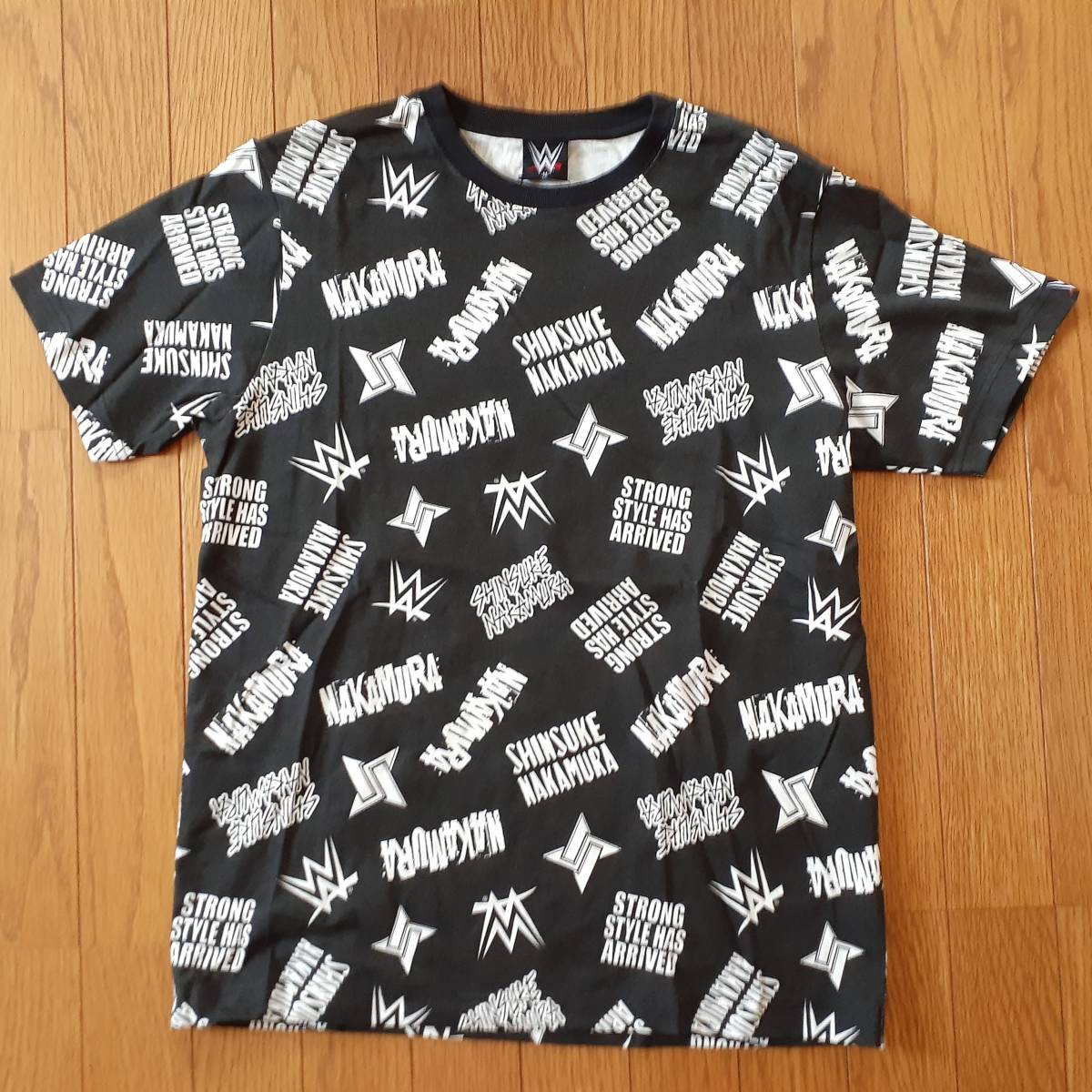 Mサイズ WWE 中邑真輔 総柄Tシャツ プロレス拍卖