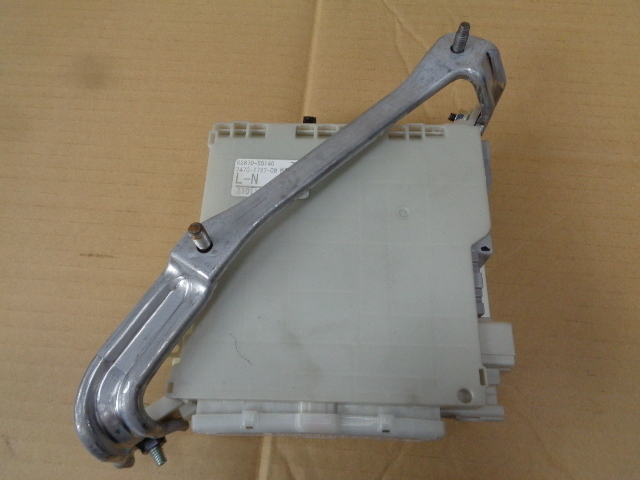 レクサス USF40 中期 純正 ラゲージルームジャンクションブロックコンピューター トランク内拍卖