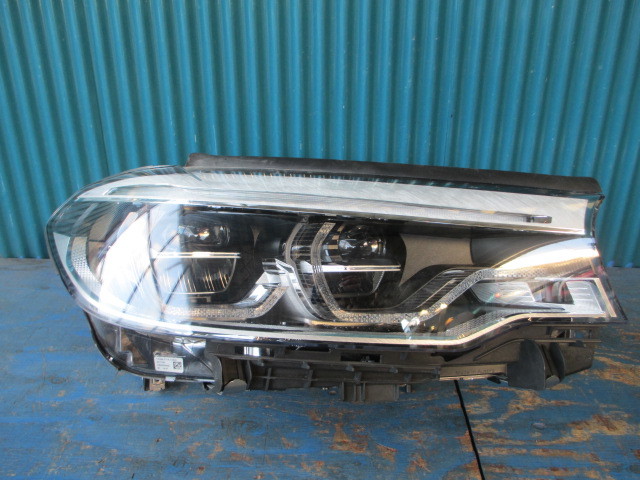 AT263 BMW G30 5シリーズ ヘッドライト 右 7439212拍卖