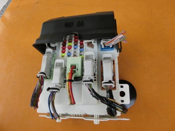 ★aボルボV40 ヒューズボックス DBA-MB4164T 平成25年 MB系 拍卖
