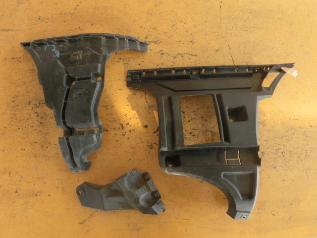 ★後期ボルボ V70 フロント バンパーブラケット 右側 平成18年 CBA-SB5244W 拍卖