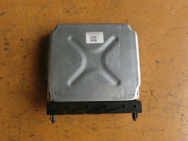 ★後期ボルボ V70 エンジン コンピューター 平成18年 CBA-SB5244W MB079700-9540 拍卖