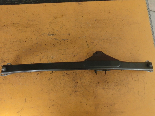 ★後期ボルボ V70 フロント タワーバー 平成18年 CBA-SB5244W 拍卖