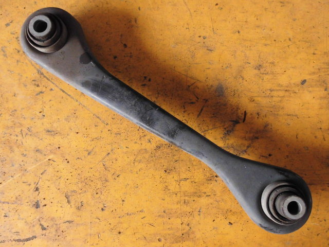 パサートヴァリアント 右 リア ロアアーム 平成21年 ABA-3CBZB 1K0501530C 3C 3CCAW 3CCDA 3CAXX 3CBVY 拍卖