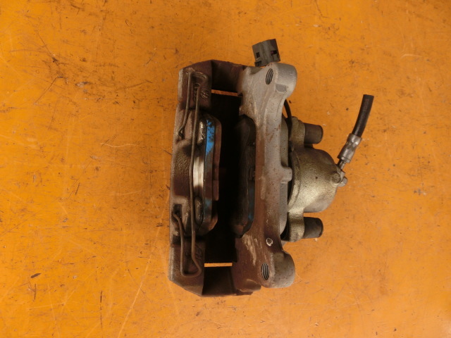 ★パサートヴァリアント 左 フロント キャリパー 平成21年 ABA-3CBZB 3C 3CCAW 3CCDA 3CAXX 3CBVY 拍卖