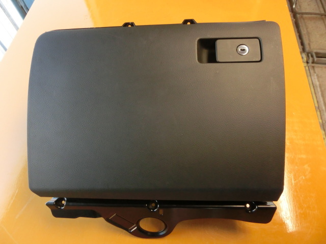 パサートヴァリアント グローブボックス 平成21年 ABA-3CBZB 3C 3CCAW 3CCDA 3CAXX 3CBVY 拍卖