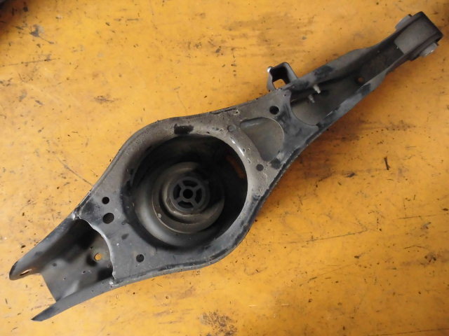 パサートヴァリアント 左 リア ロアアーム 平成21年 ABA-3CBZB 28M50XJFAB 3C 3CCAW 3CCDA 3CAXX 3CBVY ♯uu拍卖