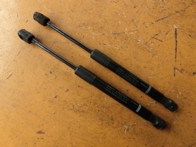 ★ボルボ V60 ボンネット ダンパー 平成23年 y11 DBA-FB4164T 中古拍卖