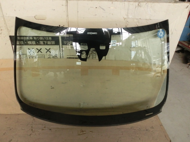 ボルボ V60 フロント ガラス 平成23年y11 DBA-FB4164T 拍卖