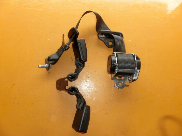 プジョー208 シートベルト 右リア キャッチ付 平成25年 ABA-A95F01 拍卖