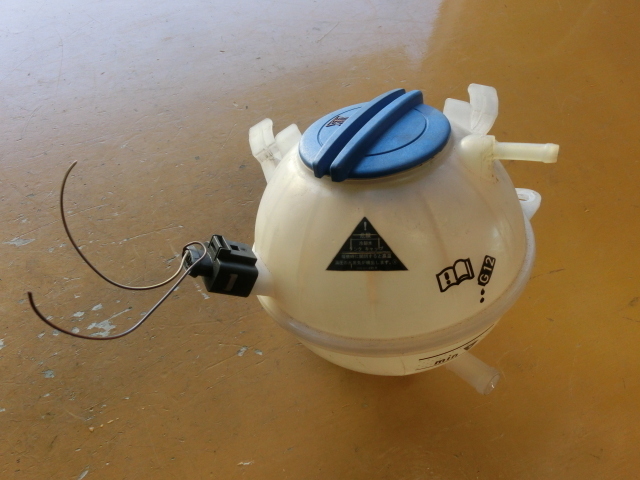 アウディTTクーペ ラジエター サブタンク 平成20年 ABA-8JBWA 8J m拍卖