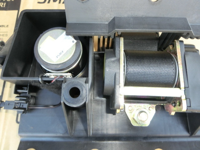 ベンツ SL500 R230 右 荷物固定 ベルト H16 拍卖