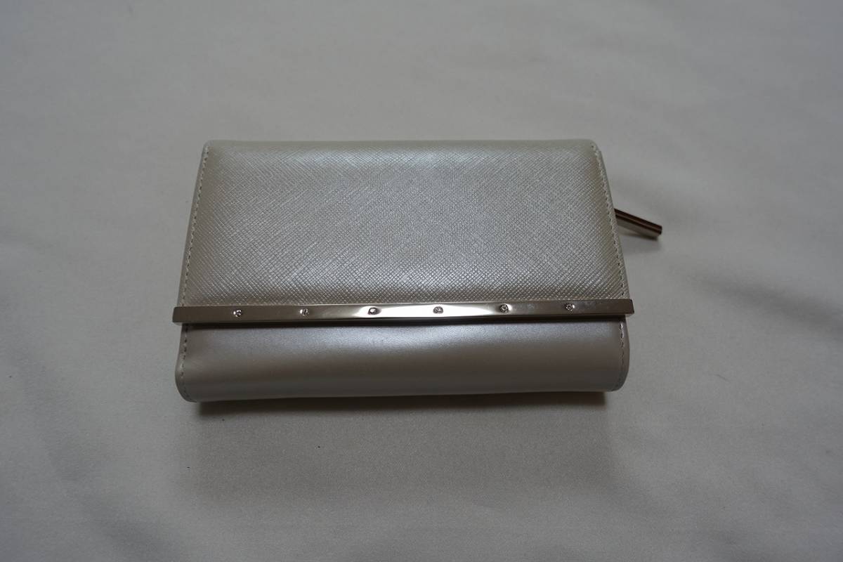 ★☆ノエビア YUKIO HANAI パール色革製折り財布 未使用品☆★拍卖