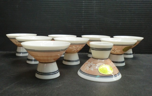 ★ 81634 お猪口 9個セット 菊 直径5.3x高さ3.8cm 山三陶苑 新磁器 山三チャイナ アルコールグッズ 酒器 白 茶 未使用 ★*拍卖