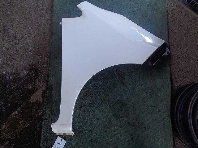 ライフ CBA-JB7 右Fフェンダー NH624P プレミアムホワイトパール拍卖