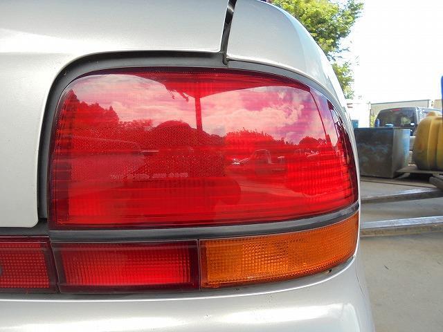 ブルーバード E-EU13 純正 右テールランプ/テールレンズ 220-63383拍卖