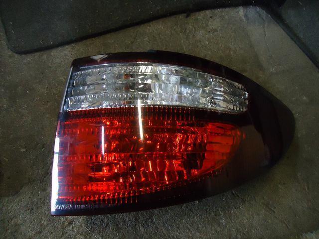 エスティマ TA-MCR30W 純正 右テールランプ/テールレンズ 28-135拍卖