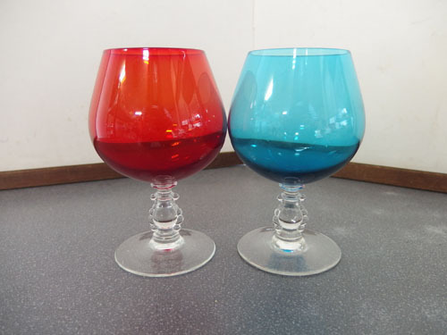 700734w【ペア ブランデーグラス 2色】レッド&ブルー系/2客セット/口径6cm 高さ13.5cm/中古品拍卖