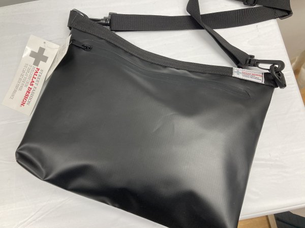 サコッシュ ショルダーバッグ 超軽量 撥水 PVC ビニール 黒2 PALLAS DESIGN★未使用格安!男女兼用拍卖
