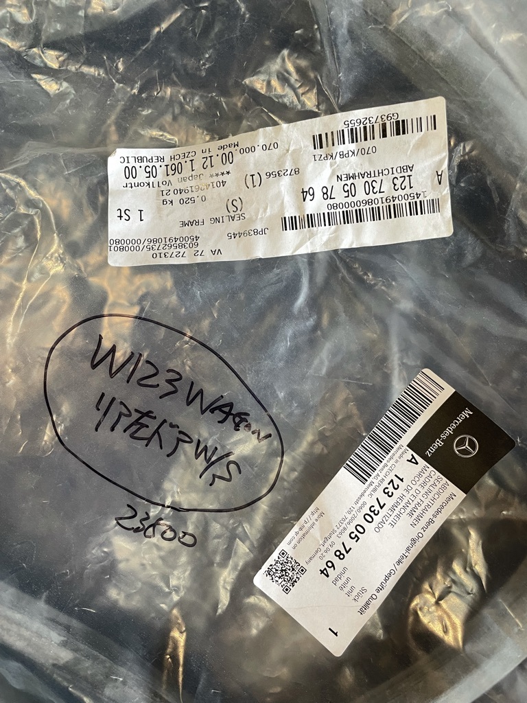 W123 ベンツワゴン左リアドアゴム拍卖