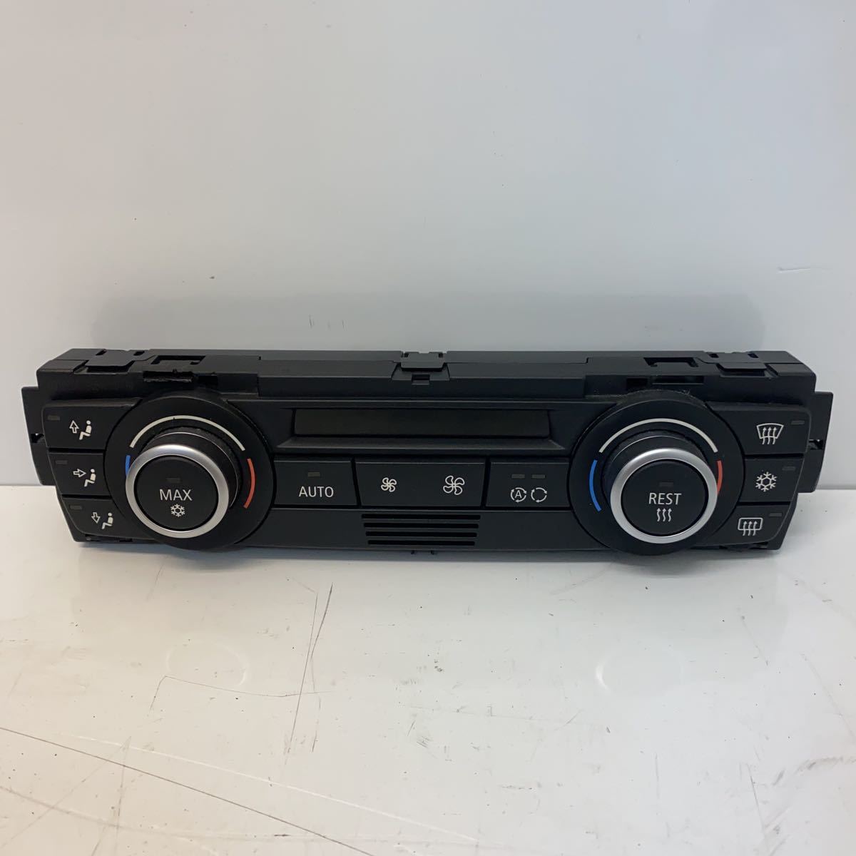 ★BMW 1シリーズ/Mスポーツ★純正エアコンスイッチ/中古品 ABA-UD30 YB136拍卖