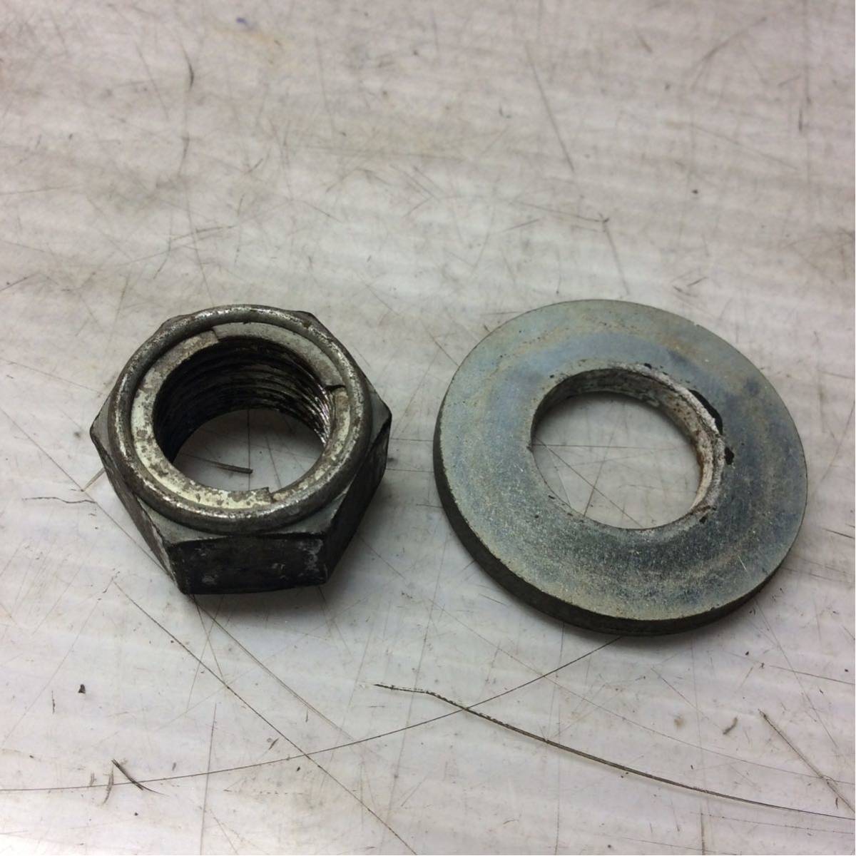 B56-44 スズキ レッツ4 CA45A リアホイール ナット 純正部品拍卖