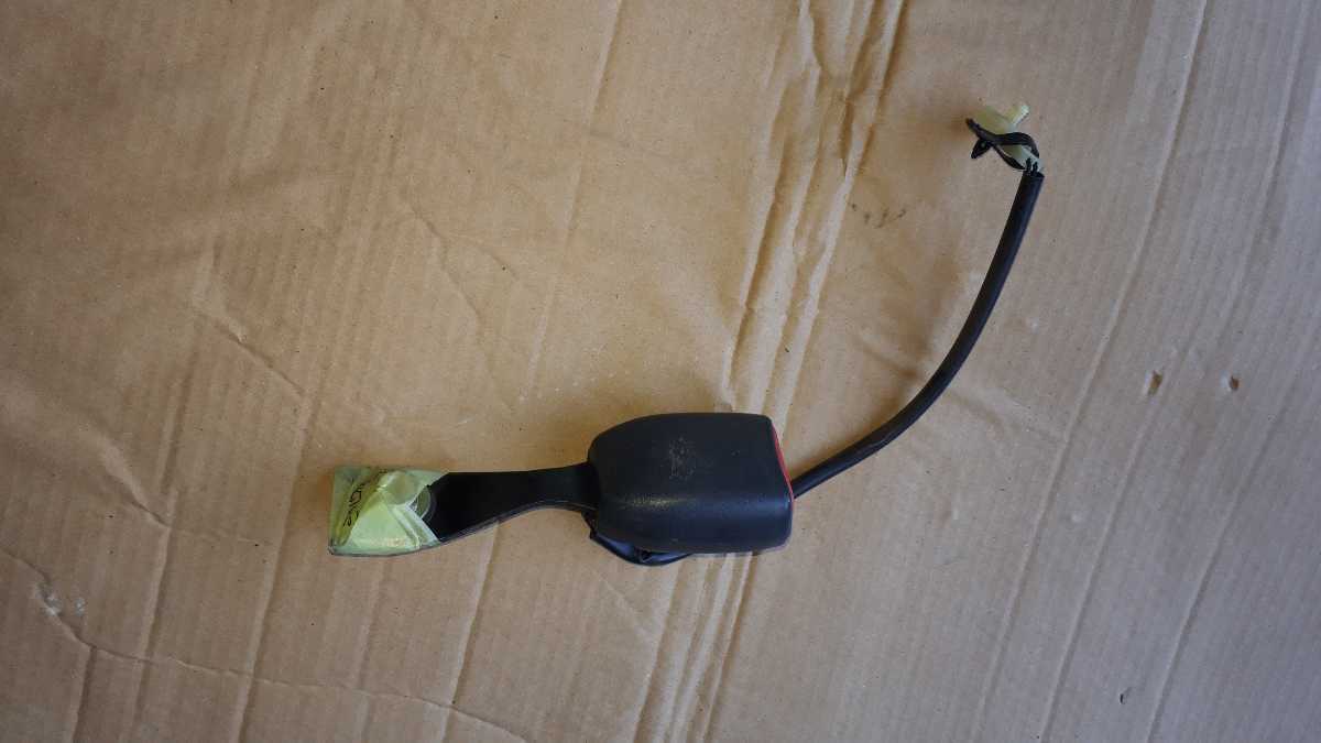 ミラ L700V 純正L700S 右フロントシートベルト キャッチ L710S 運転席側 シートベルト L710V フロント シートベルト 右 受け mira拍卖